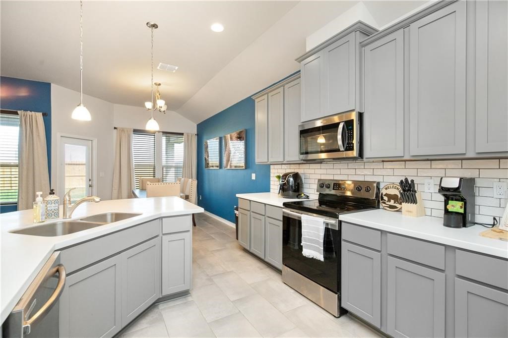 1039 Ocean Breeze St Property Photo 12