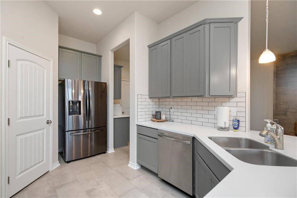 1039 Ocean Breeze St Property Photo 14