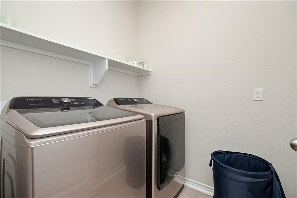 1039 Ocean Breeze St Property Photo 16