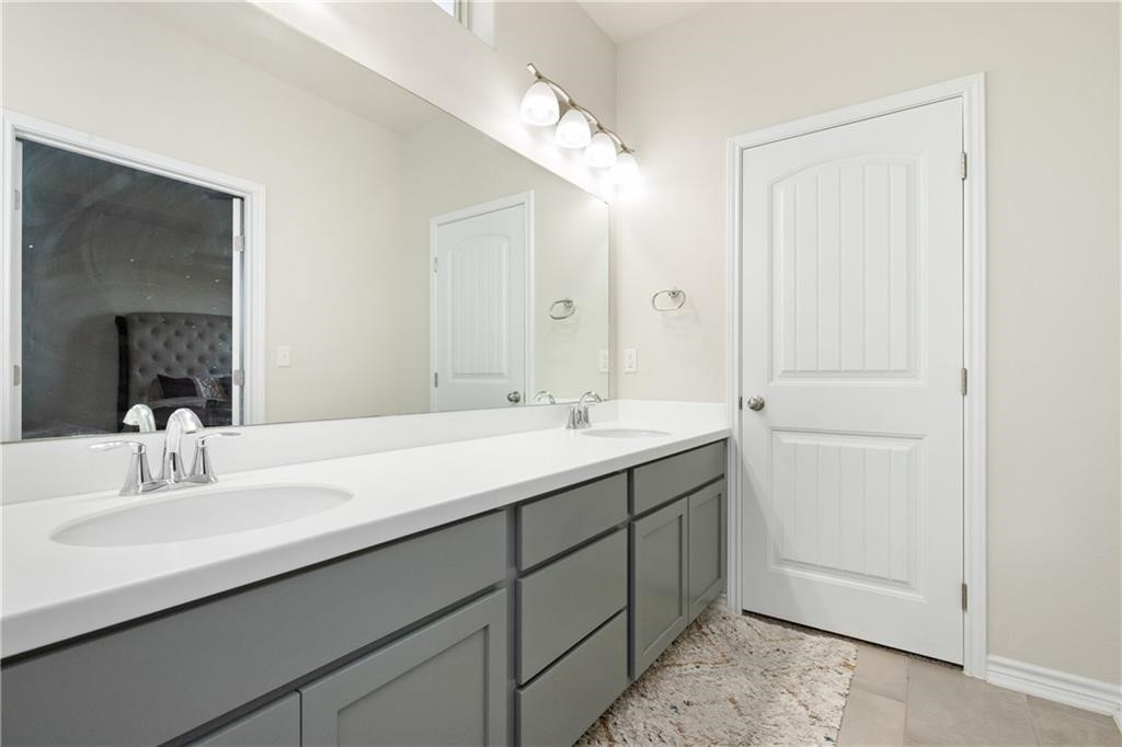 1039 Ocean Breeze St Property Photo 20