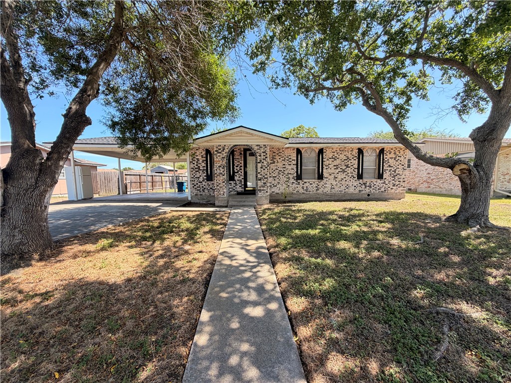 1018 Northcliff Dr Property Photo 1