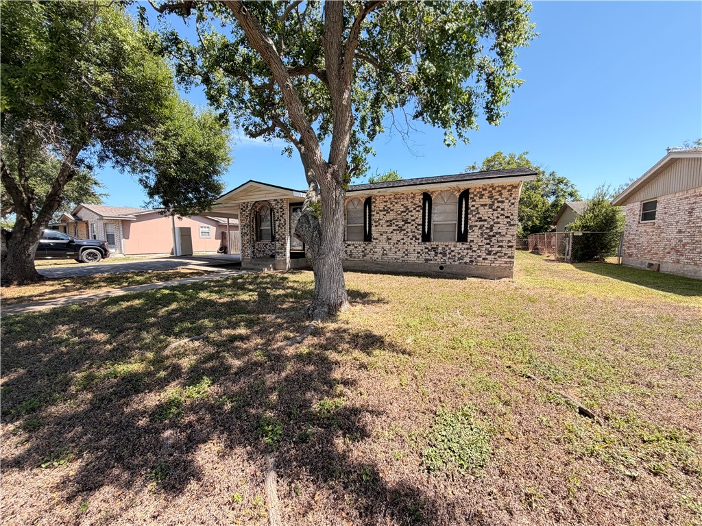 1018 Northcliff Dr Property Photo 3