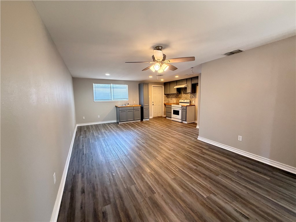 1018 Northcliff Dr Property Photo 4