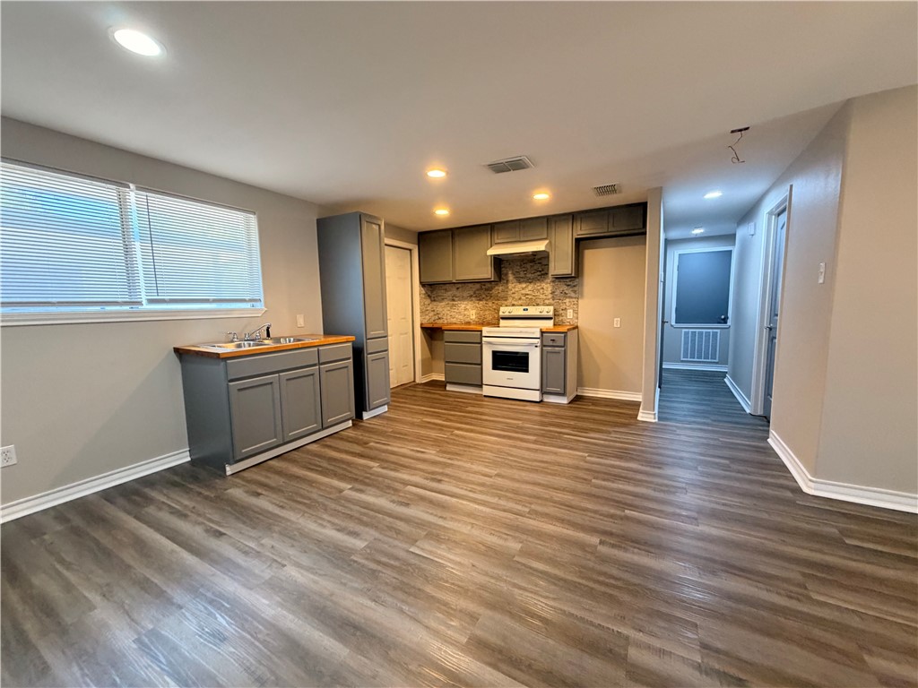 1018 Northcliff Dr Property Photo 6