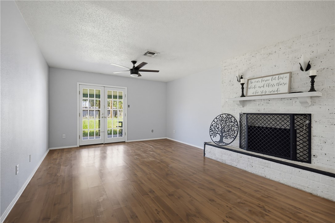 3809 Whitney Dr Property Photo 4