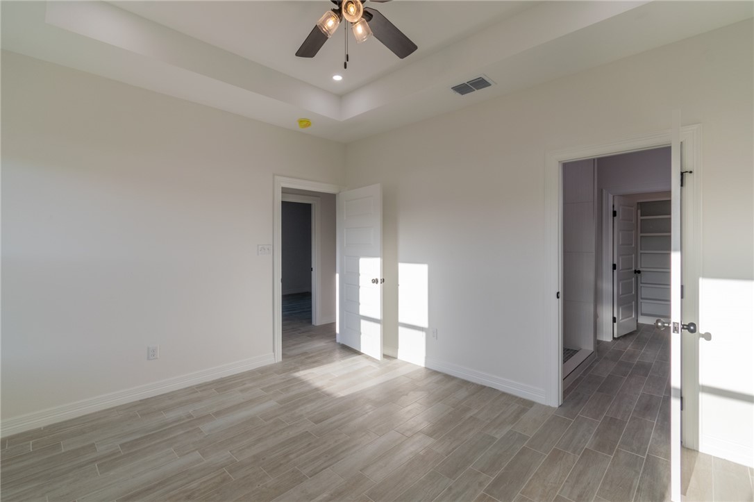 1049 N King St Property Photo 11