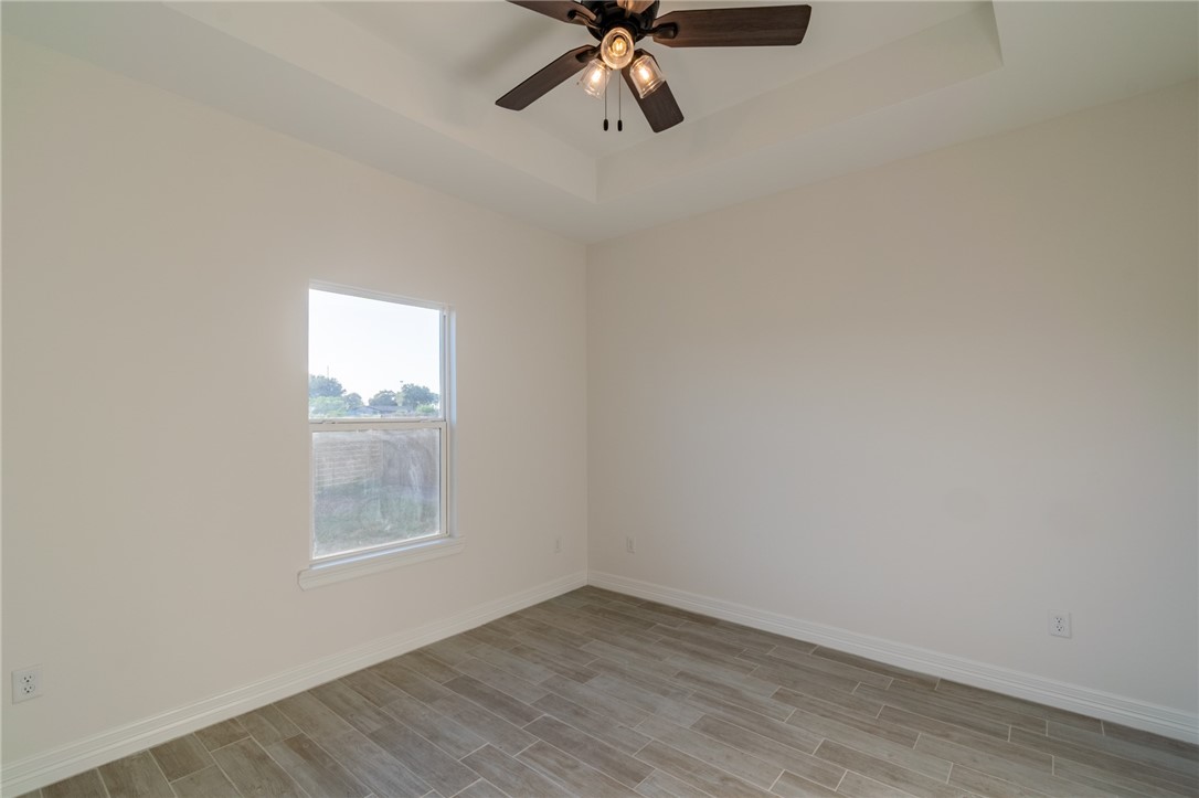 1049 N King St Property Photo 16