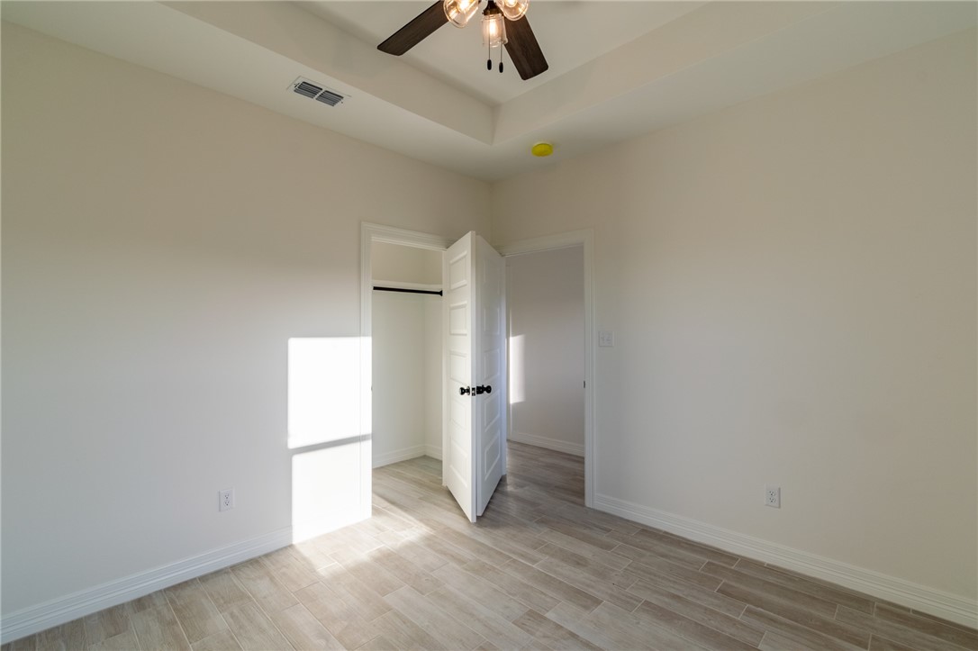 1049 N King St Property Photo 17