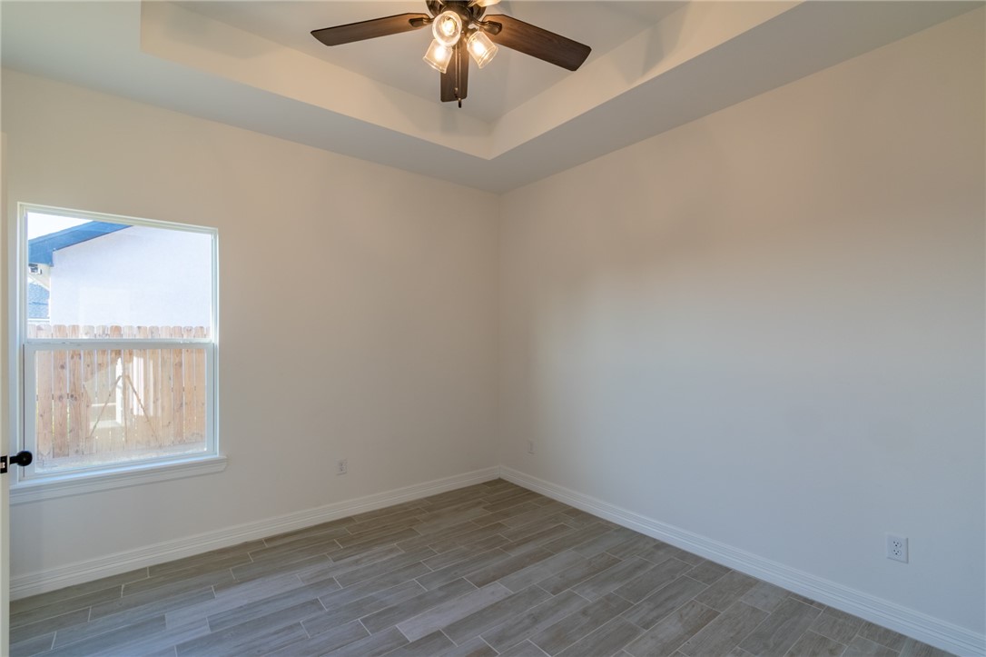 1049 N King St Property Photo 18