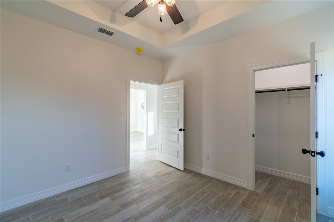 1049 N King St Property Photo 19