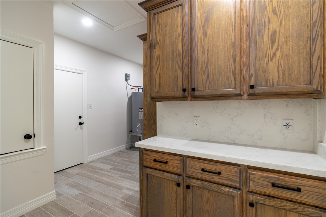1049 N King St Property Photo 21
