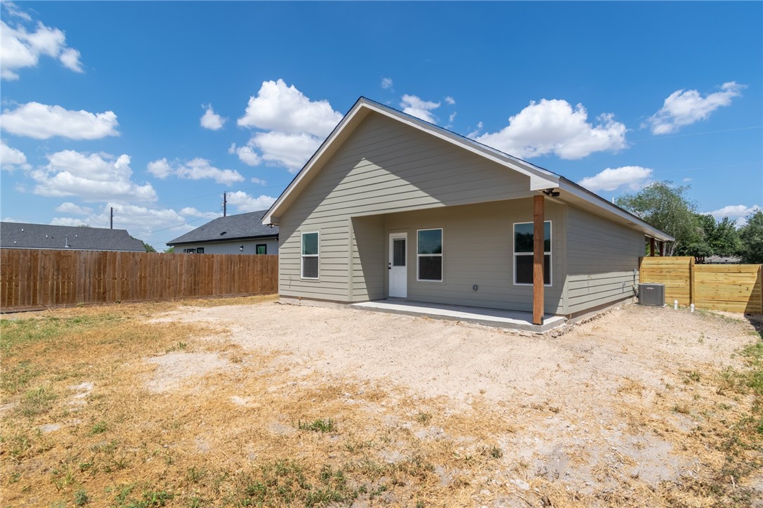 1049 N King St Property Photo 25