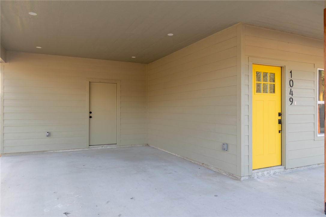 1049 N King St Property Photo 27