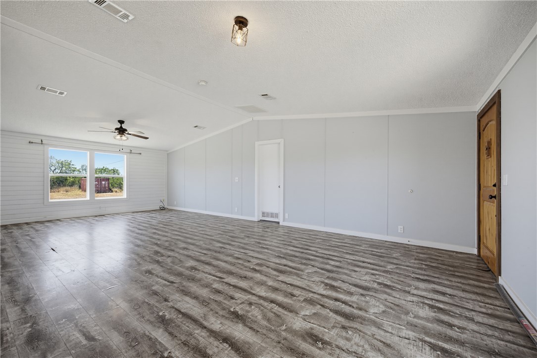 1582 W Fm 738 Property Photo 9