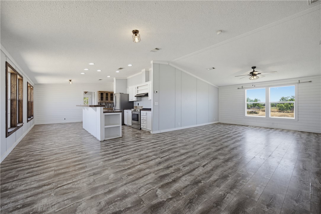 1582 W Fm 738 Property Photo 11