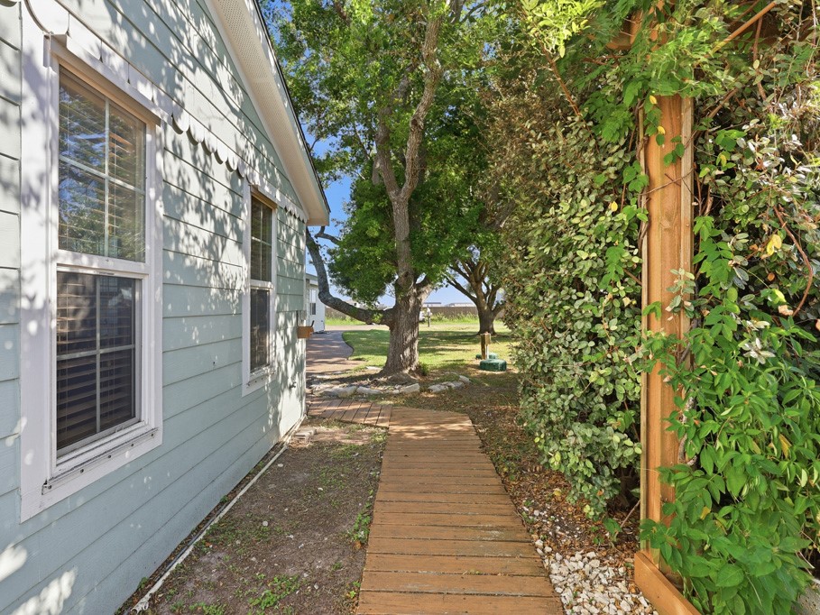 814 Rattlesnake Point Property Photo 34