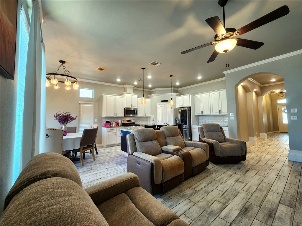 7529 Krypton Dr Property Photo 1
