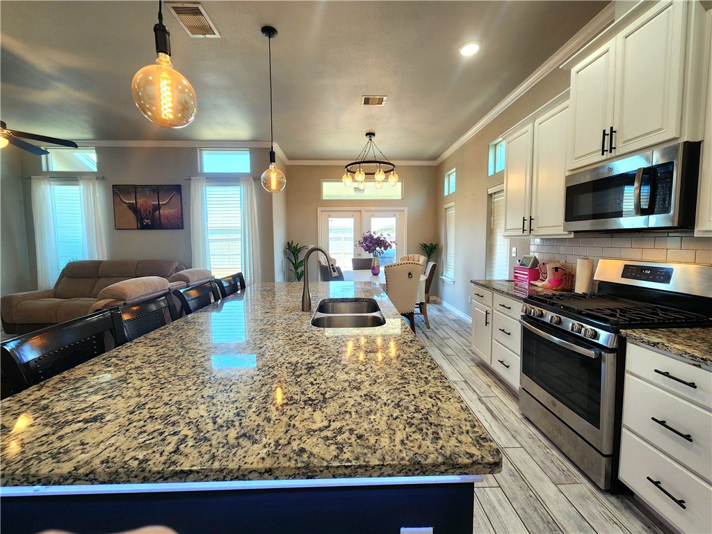 7529 Krypton Dr Property Photo 4