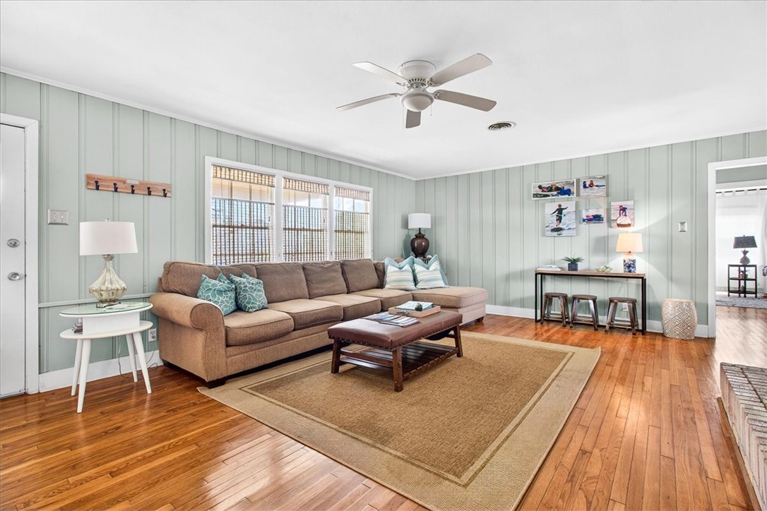 343 Oleander St Property Photo 10