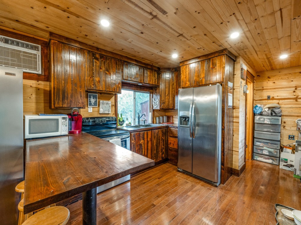 2831 County Road 430 Property Photo 11