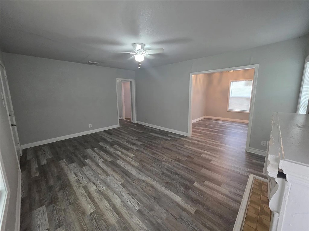 133 E Vanderbilt Dr Property Photo 5