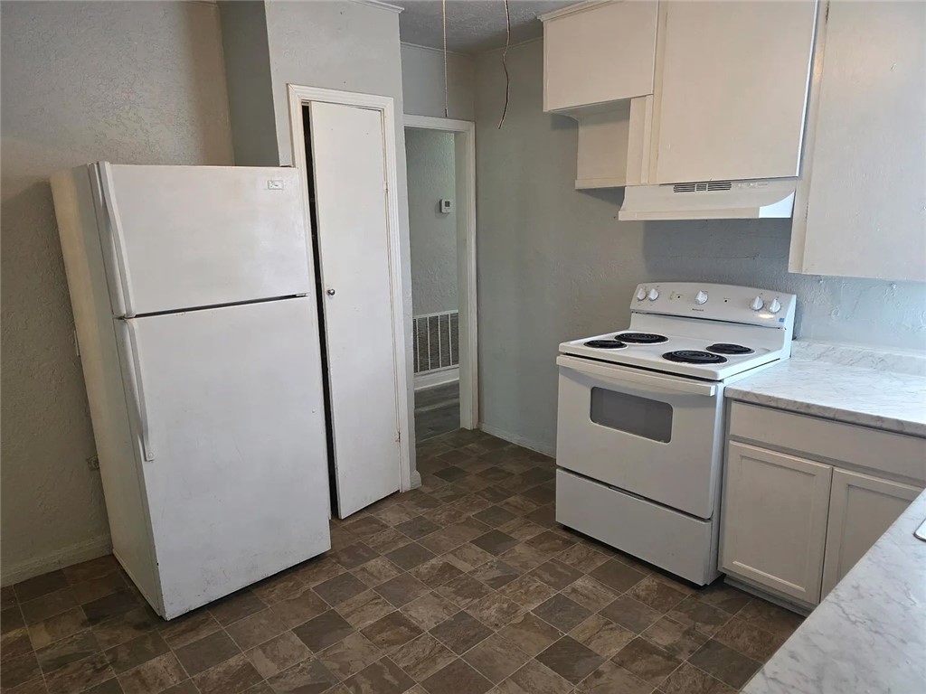 133 E Vanderbilt Dr Property Photo 8