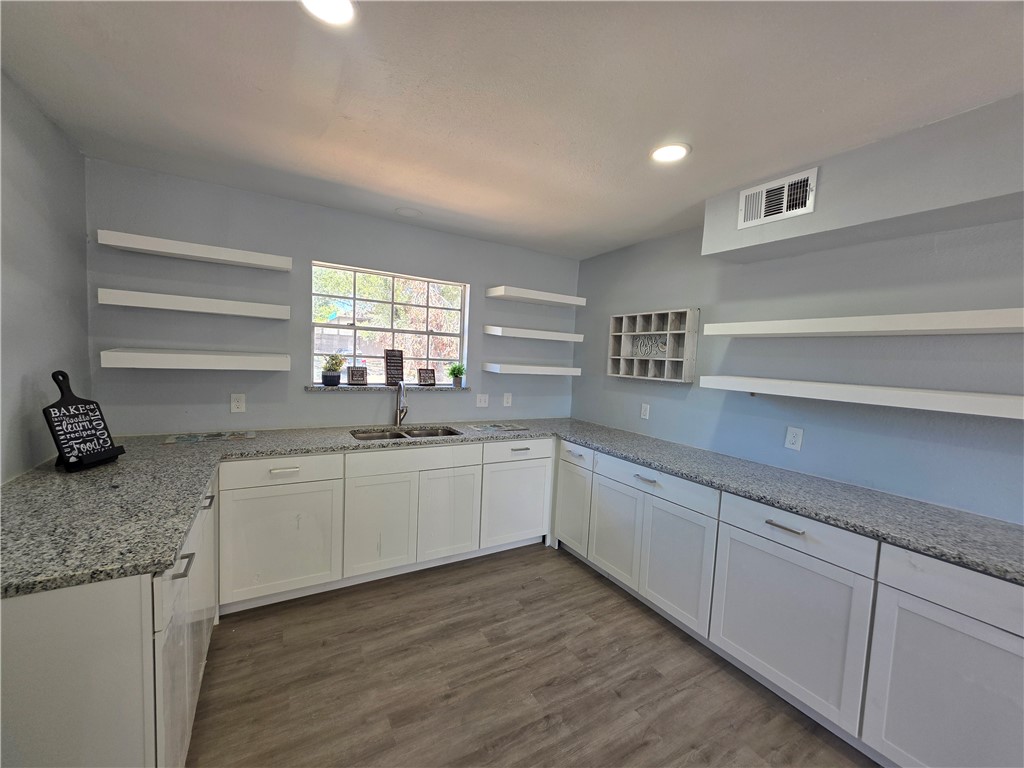 932 Waterview St Property Photo 6