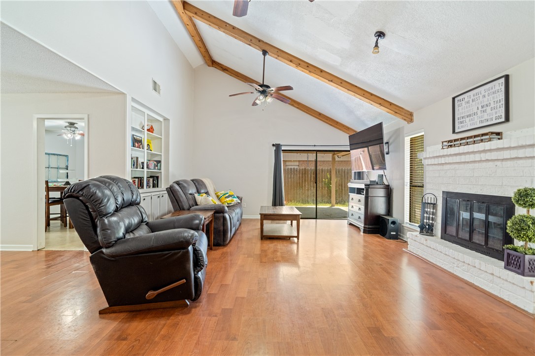 1809 Live Oak Dr Property Photo 3