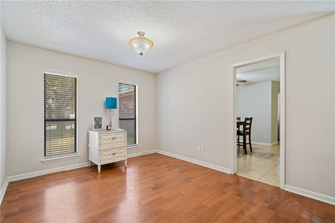 1809 Live Oak Dr Property Photo 6