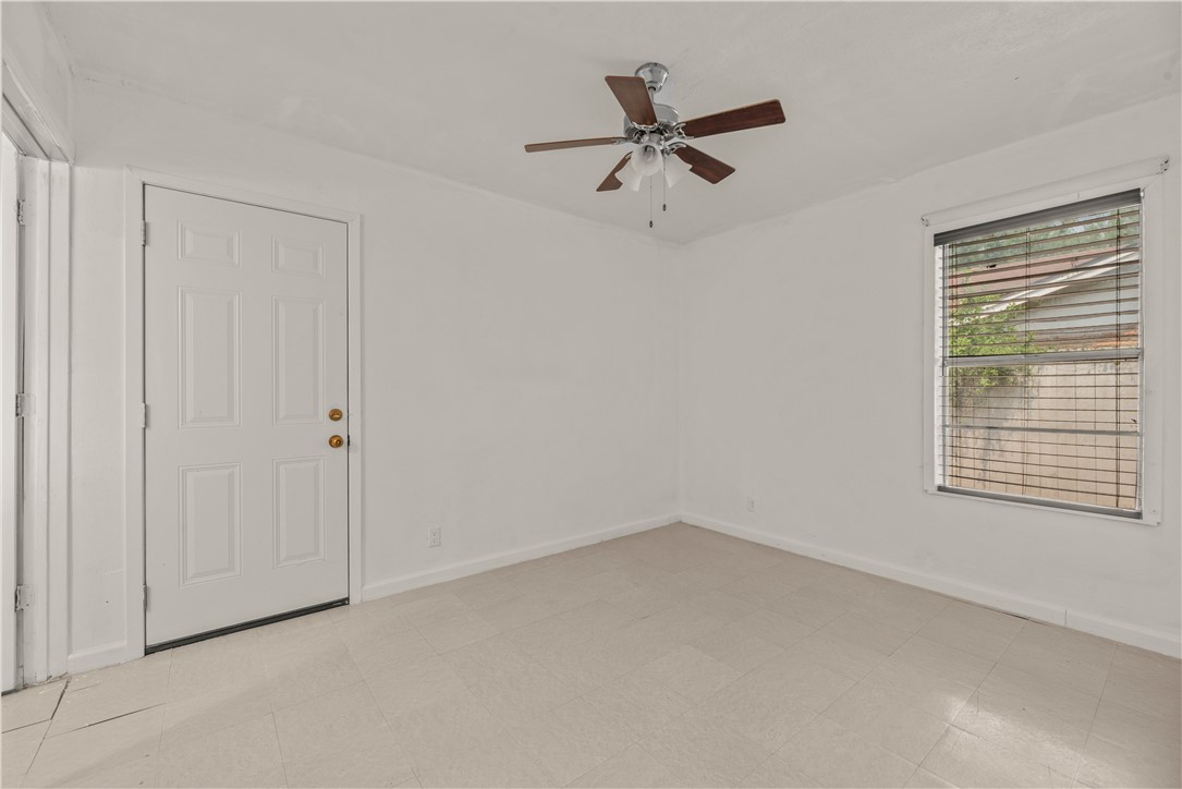 1208 W 2nd St Property Photo 6
