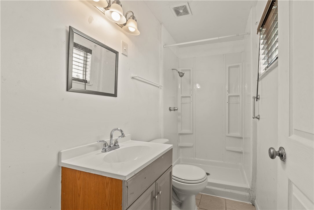 1208 W 2nd St Property Photo 11