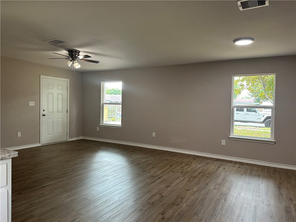 4241 Green Grove Dr Property Photo 3
