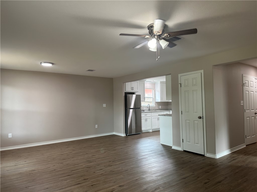 4241 Green Grove Dr Property Photo 4