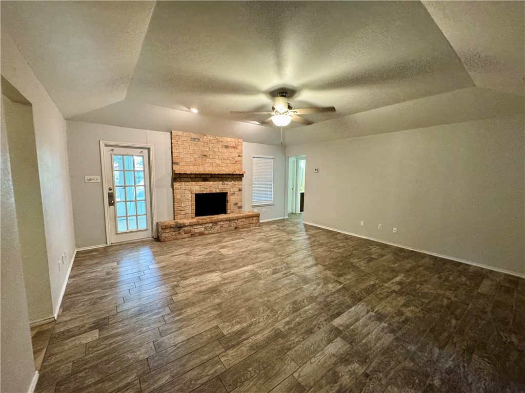 3009 Hilldale Dr Property Photo 4