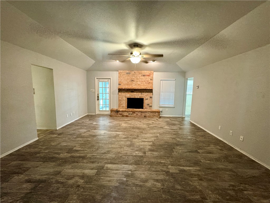3009 Hilldale Dr Property Photo 6