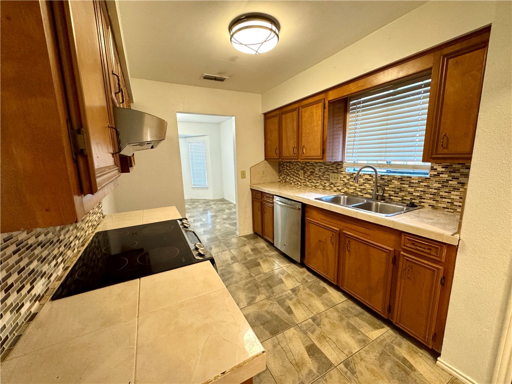 3009 Hilldale Dr Property Photo 7