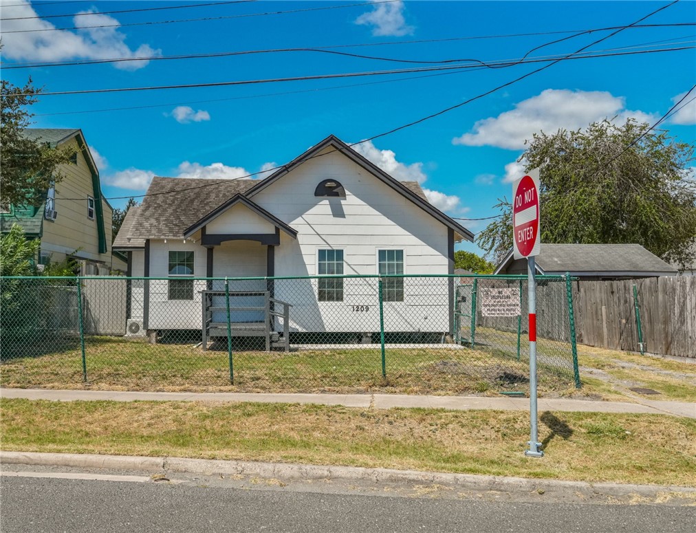 1209 17th St Property Photo 1