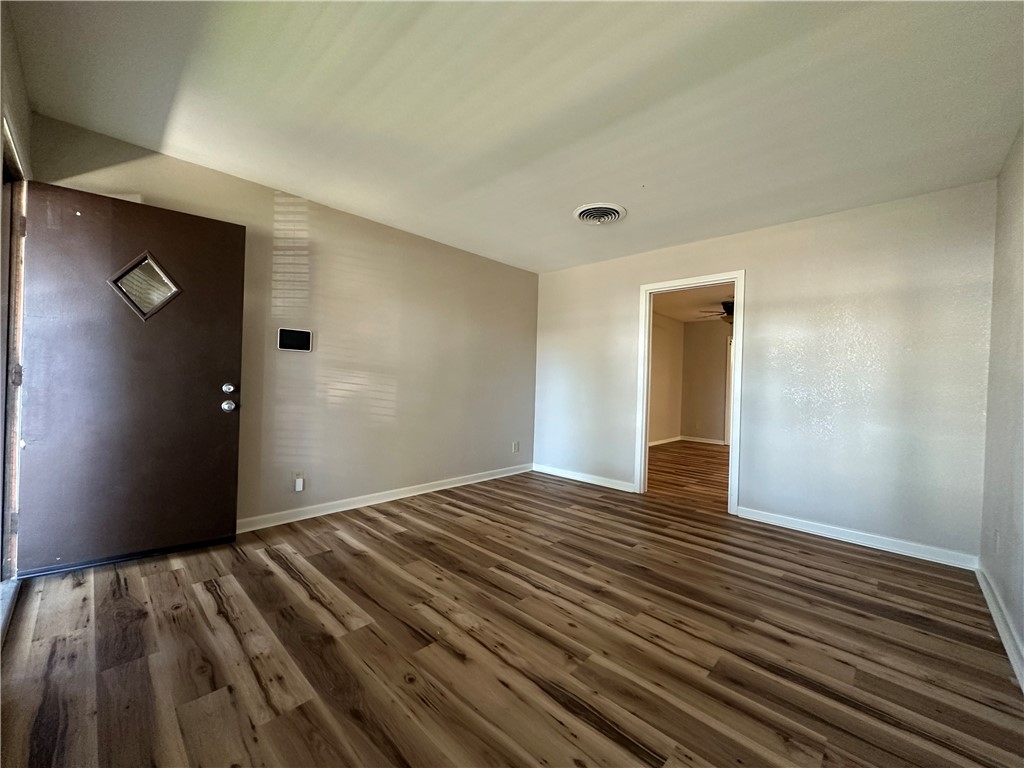 118 7th St Property Photo 3