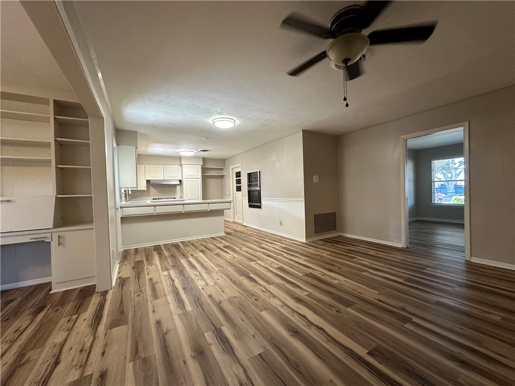 118 7th St Property Photo 5
