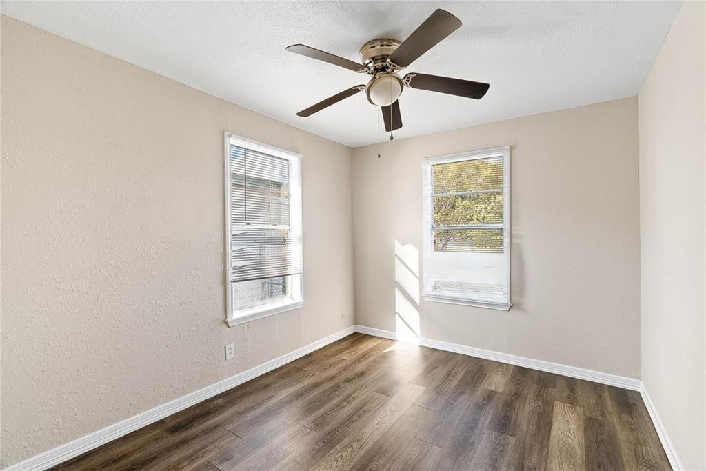 622 Airport B Property Photo 2