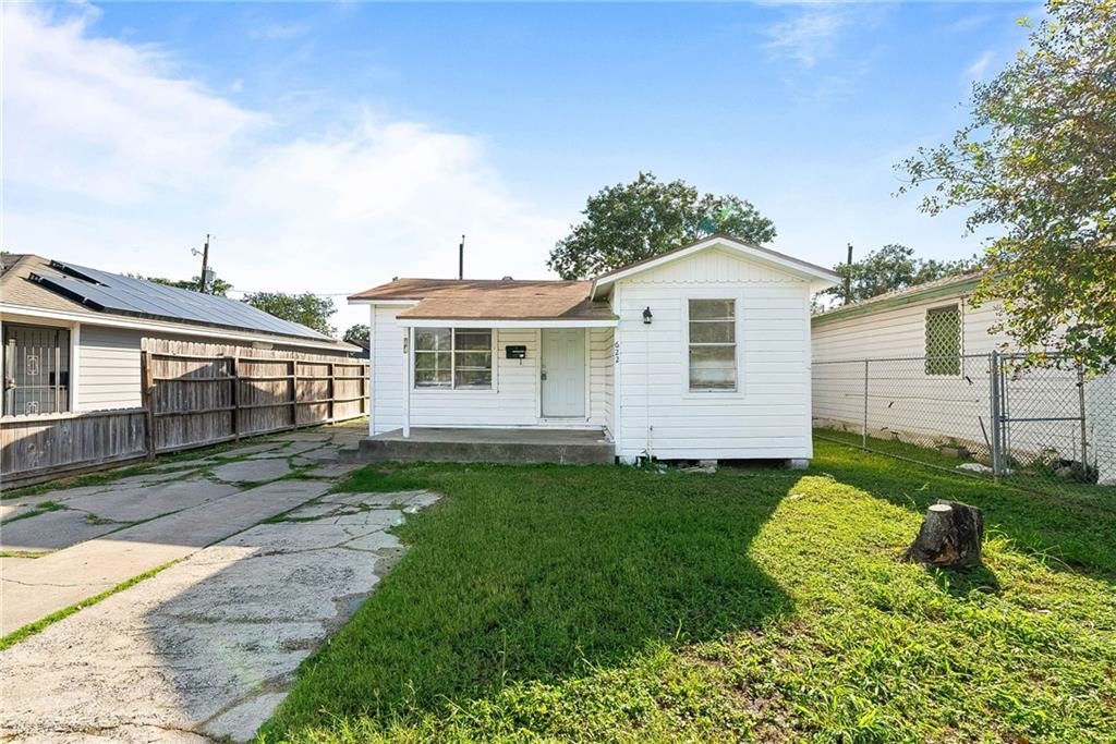 622 Airport B Property Photo 3