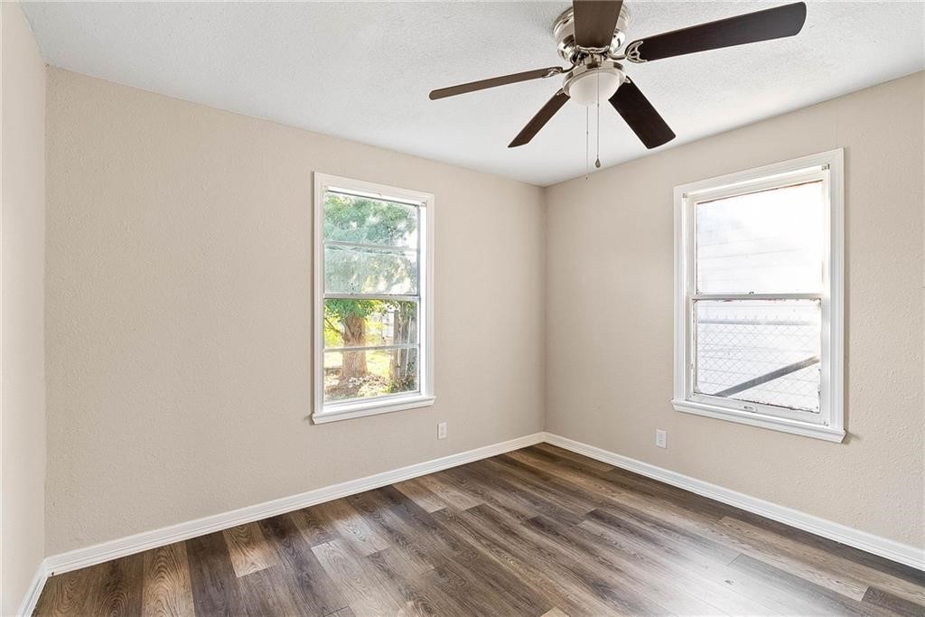 622 Airport B Property Photo 4