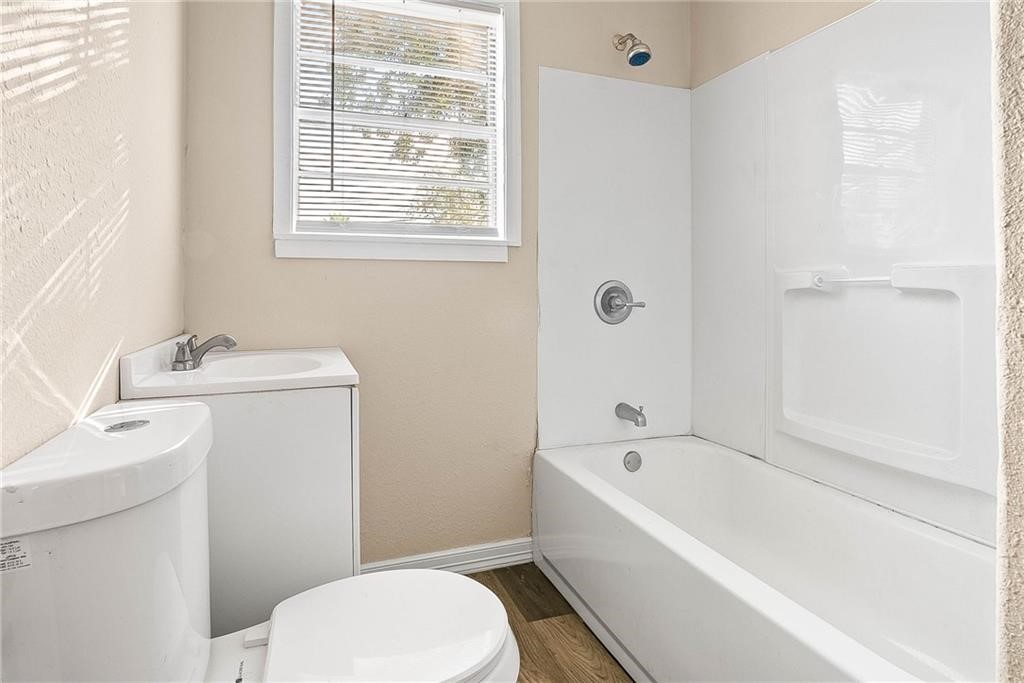 622 Airport B Property Photo 6
