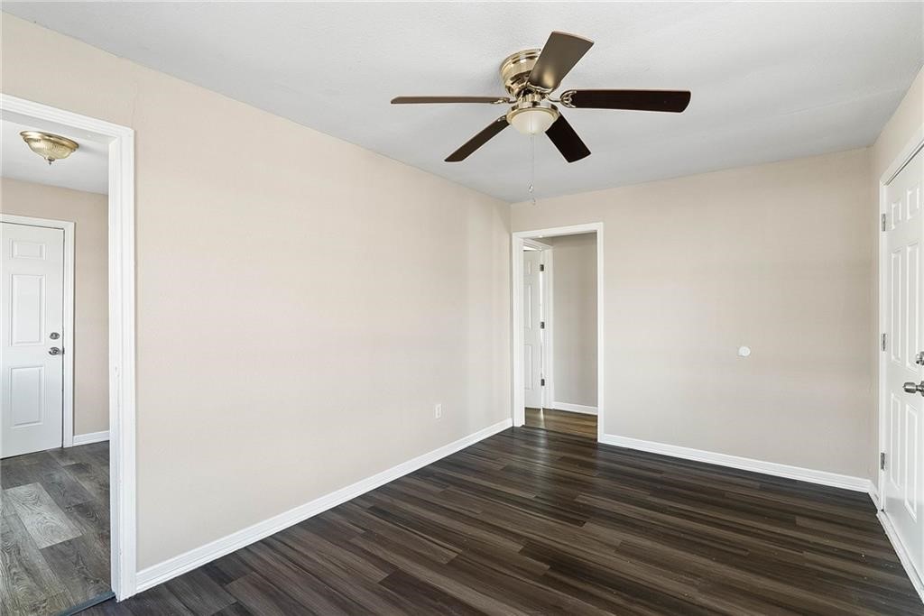 622 Airport B Property Photo 7
