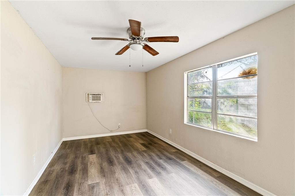 622 Airport B Property Photo 9