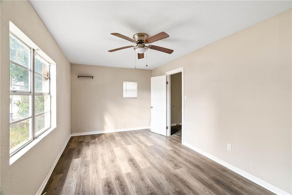 622 Airport B Property Photo 10