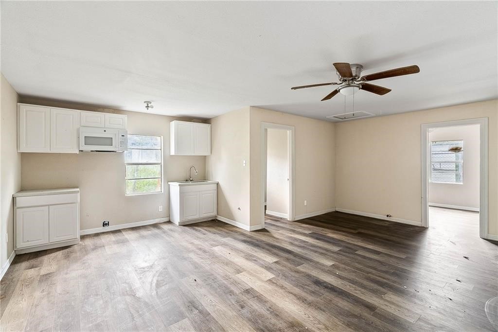622 Airport B Property Photo 11