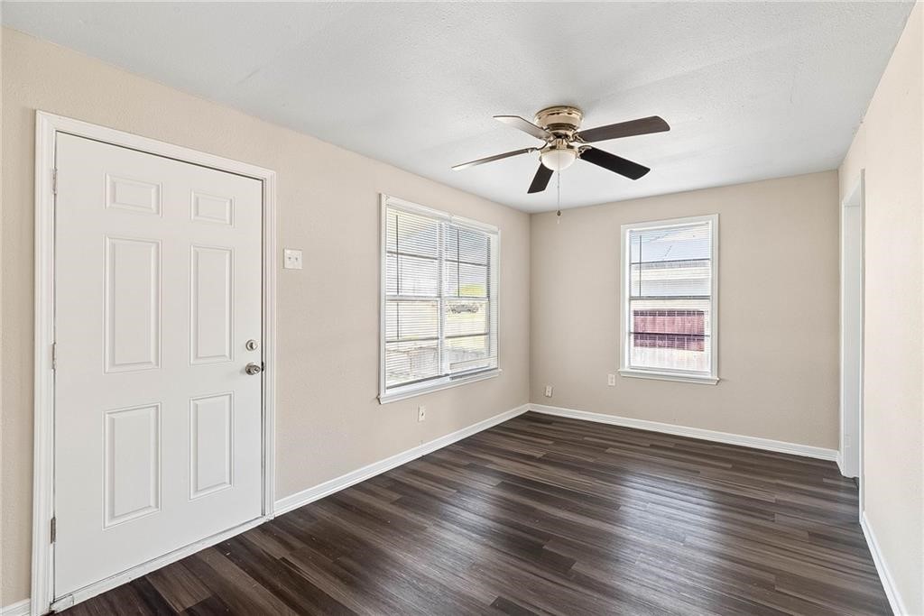 622 Airport B Property Photo 12