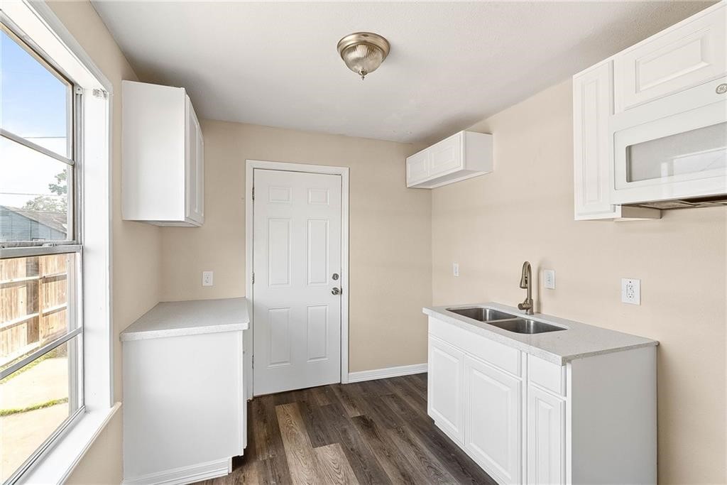 622 Airport B Property Photo 13