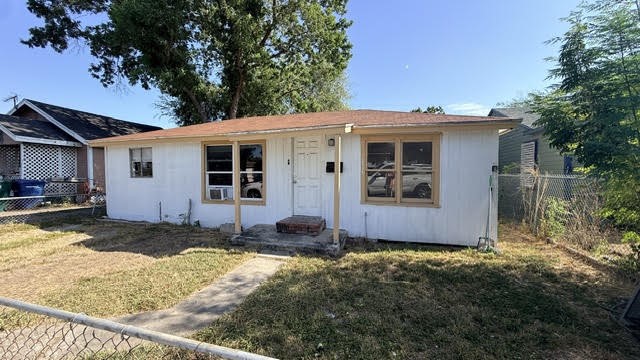 2534 Tarlton St Property Photo 9